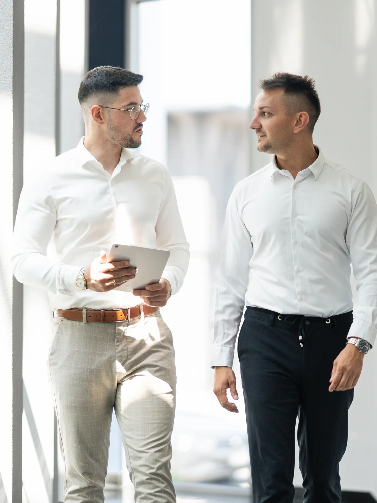 Admir Renz und Ovidiu Rieger im Büro von AO Consulting in Bruchsal